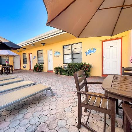 Greniers Hotel Hollywood Bagian luar foto